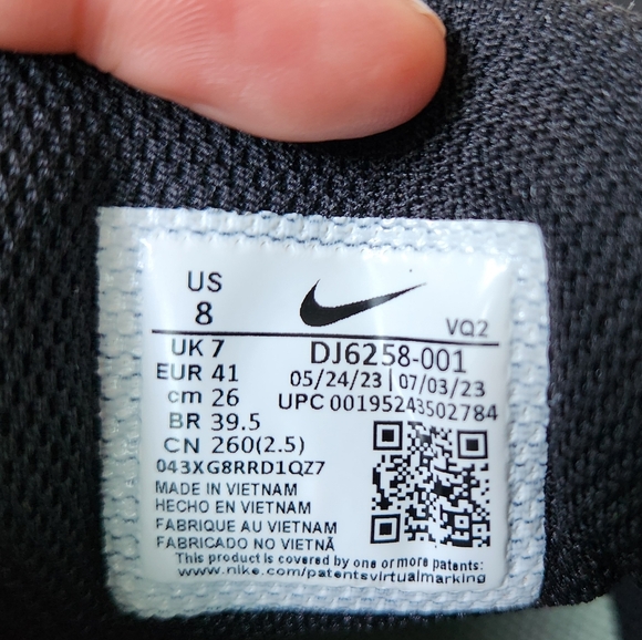 Nike shoes - Picture 7 of 9